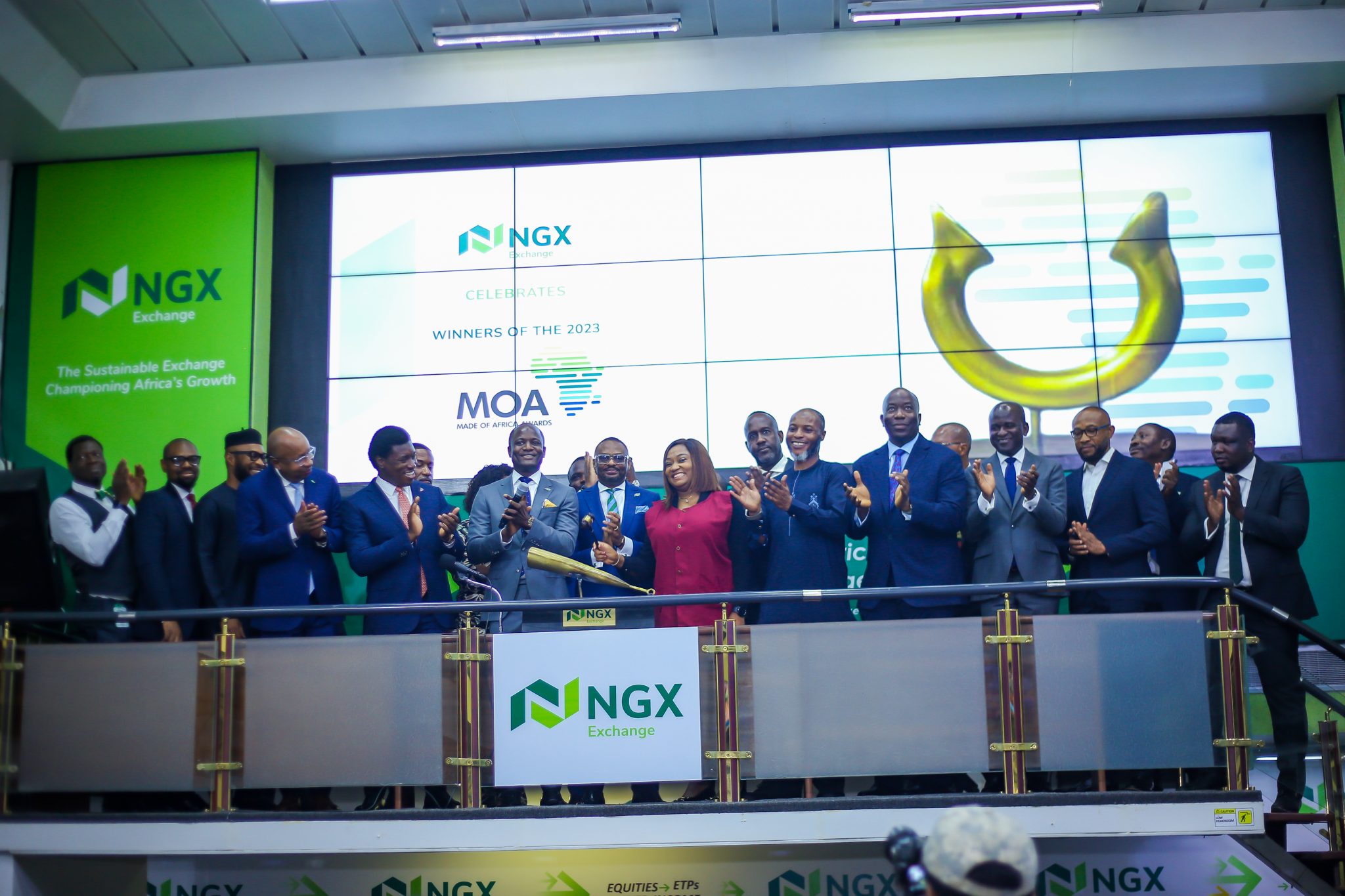 A group photograph at the Nigerian Stock Exchange trading floor. Courtesy: NGX